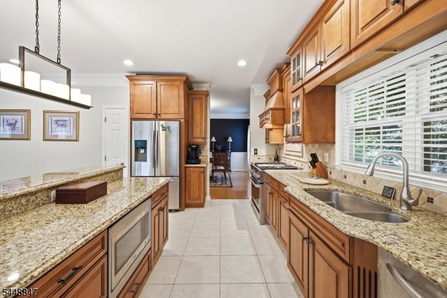 53 Ramapo River Trce, Oakland Boro, NJ 07436