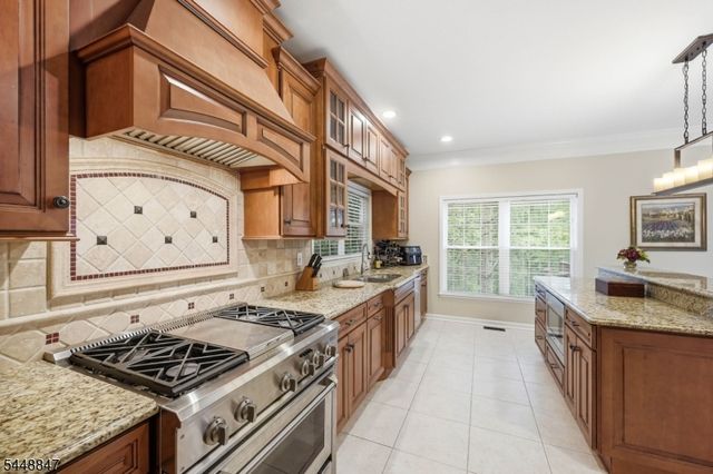 53 Ramapo River Trce, Oakland Boro, NJ 07436