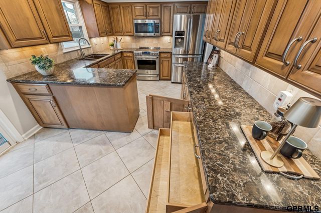 9916 Nina Street, Omaha, NE 68124