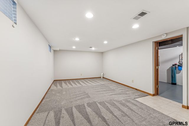 9916 Nina Street, Omaha, NE 68124