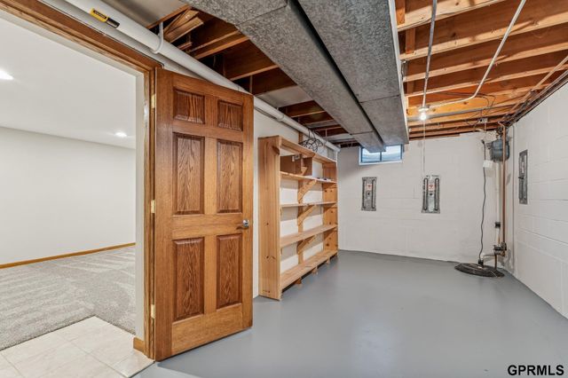 9916 Nina Street, Omaha, NE 68124