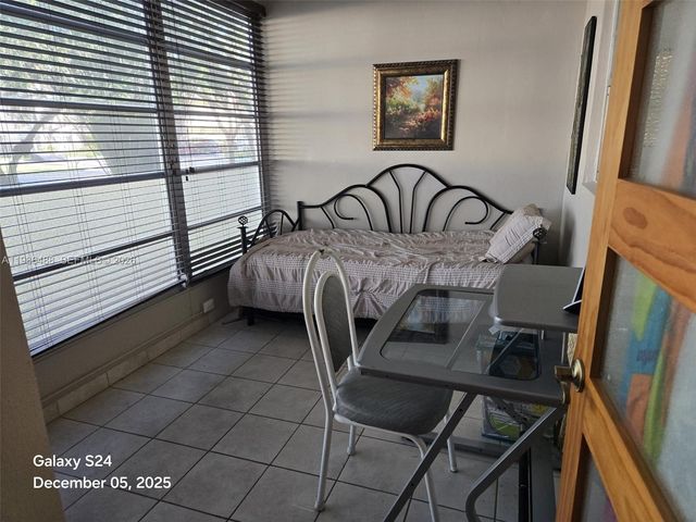 5181 W Oakland Park Blvd 102, Lauderdale Lakes, FL 33313