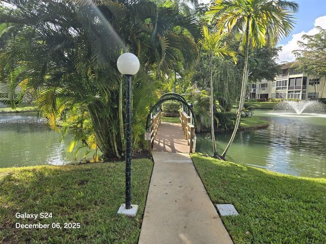 5181 W Oakland Park Blvd 102, Lauderdale Lakes, FL 33313