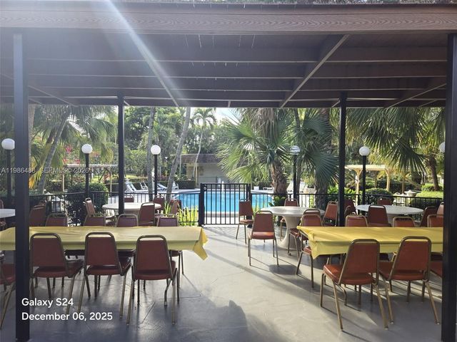 5181 W Oakland Park Blvd 102, Lauderdale Lakes, FL 33313