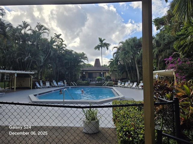 5181 W Oakland Park Blvd 102, Lauderdale Lakes, FL 33313