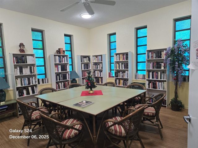 5181 W Oakland Park Blvd 102, Lauderdale Lakes, FL 33313