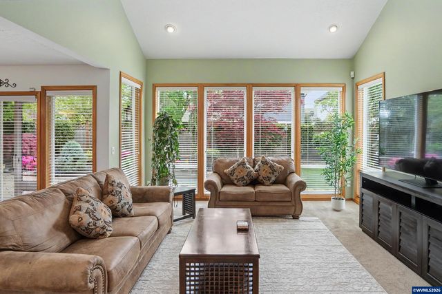 2072 22nd Av SE, Albany, OR 97322