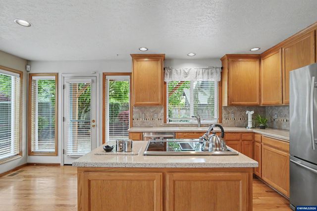 2072 22nd Av SE, Albany, OR 97322