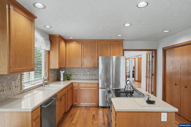 2072 22nd Av SE, Albany, OR 97322