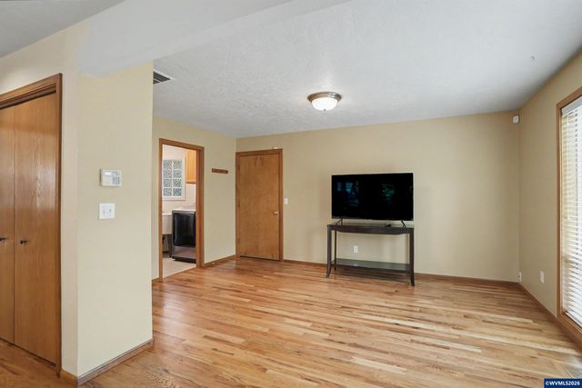 2072 22nd Av SE, Albany, OR 97322