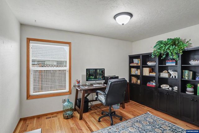 2072 22nd Av SE, Albany, OR 97322