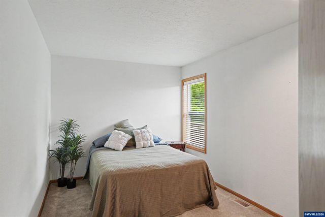 2072 22nd Av SE, Albany, OR 97322