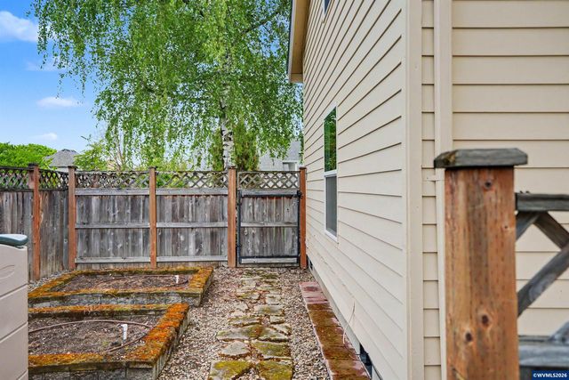 2072 22nd Av SE, Albany, OR 97322