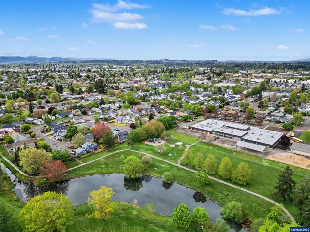 2072 22nd Av SE, Albany, OR 97322