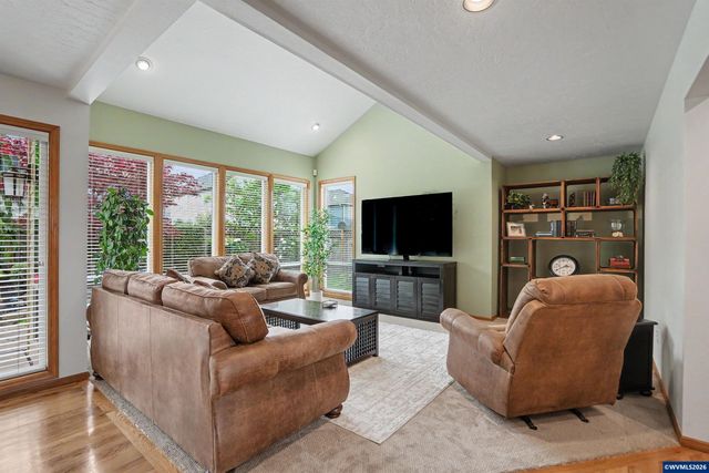 2072 22nd Av SE, Albany, OR 97322