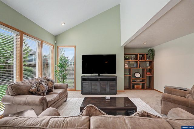 2072 22nd Av SE, Albany, OR 97322