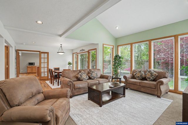 2072 22nd Av SE, Albany, OR 97322