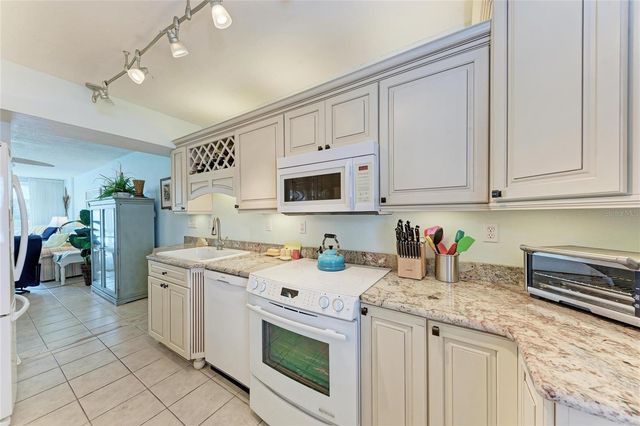 5200 GULF DRIVE 107, Holmes Beach, FL 34217