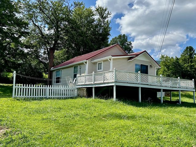 136 West Vineyard, Hayesville, NC 28904