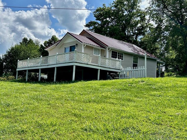 136 West Vineyard, Hayesville, NC 28904