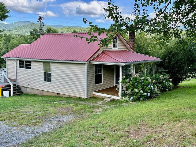 136 West Vineyard, Hayesville, NC 28904