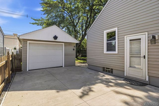 57 Wrexham Court North, Tonawanda, NY 14150