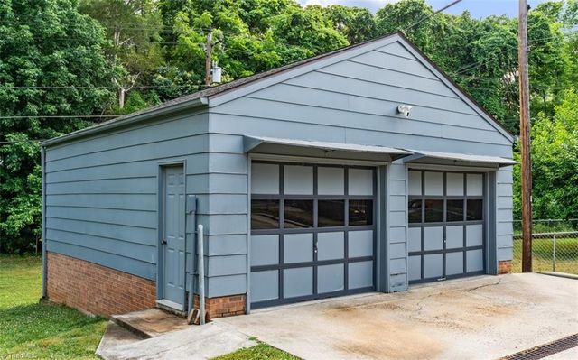 2654 London Lane, Winston-salem, NC 27103