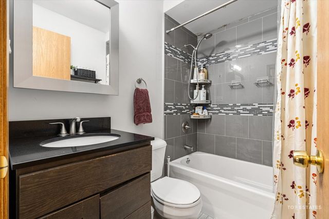 10123 Hartford Court GC, Schiller Park, IL 60176