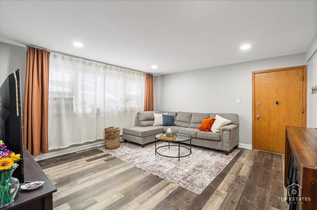 10123 Hartford Court GC, Schiller Park, IL 60176