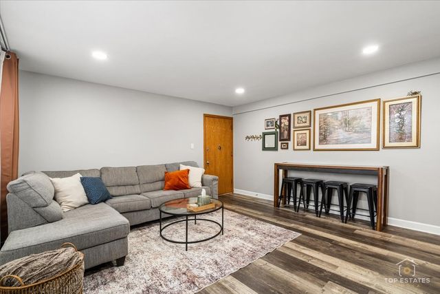 10123 Hartford Court GC, Schiller Park, IL 60176