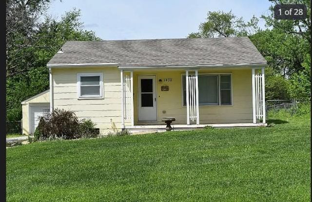 1430 S Kings Highway, Independence, MO 64055