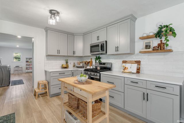 13550 Dragoon Trail, Mishawaka, IN 46544