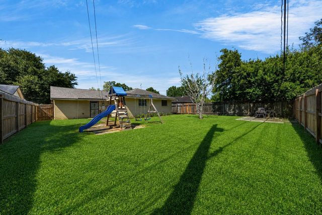 522 Hollyvale Dr, Houston, TX 77060