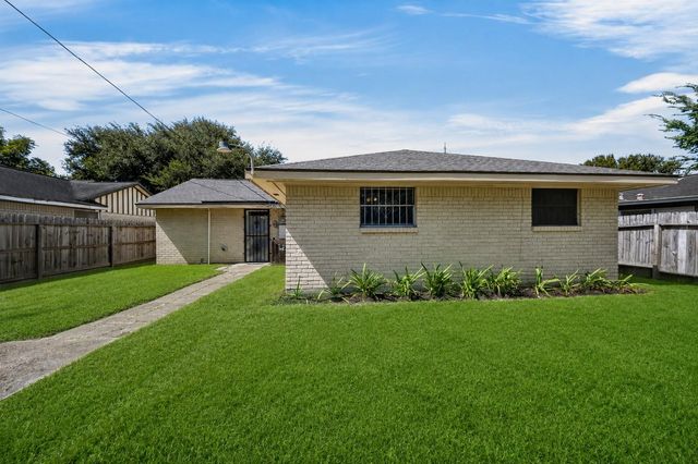 522 Hollyvale Dr, Houston, TX 77060