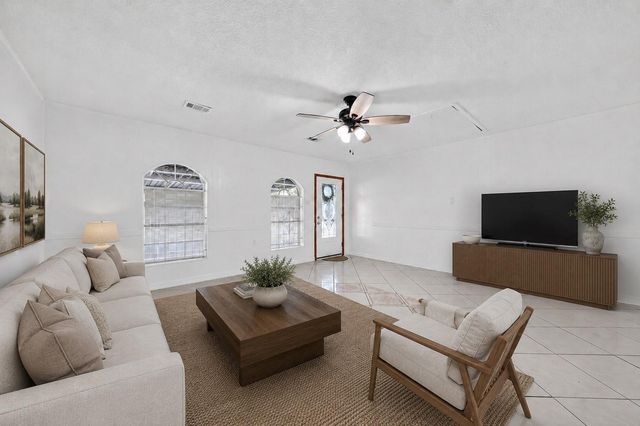 522 Hollyvale Dr, Houston, TX 77060