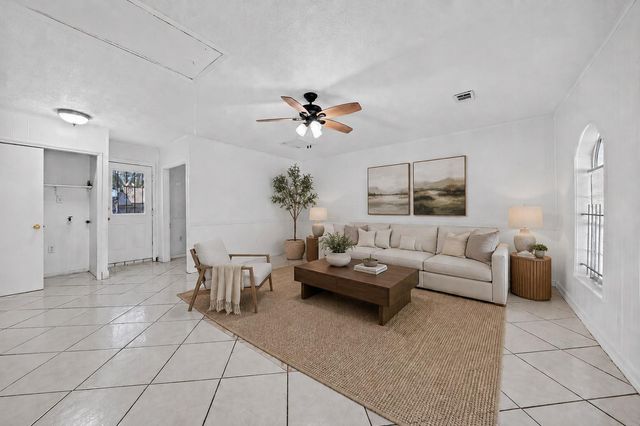 522 Hollyvale Dr, Houston, TX 77060