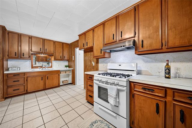 522 Hollyvale Dr, Houston, TX 77060