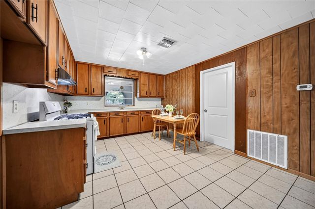 522 Hollyvale Dr, Houston, TX 77060