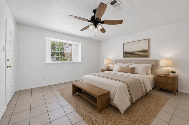 522 Hollyvale Dr, Houston, TX 77060
