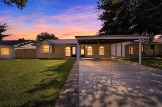 522 Hollyvale Dr, Houston, TX 77060