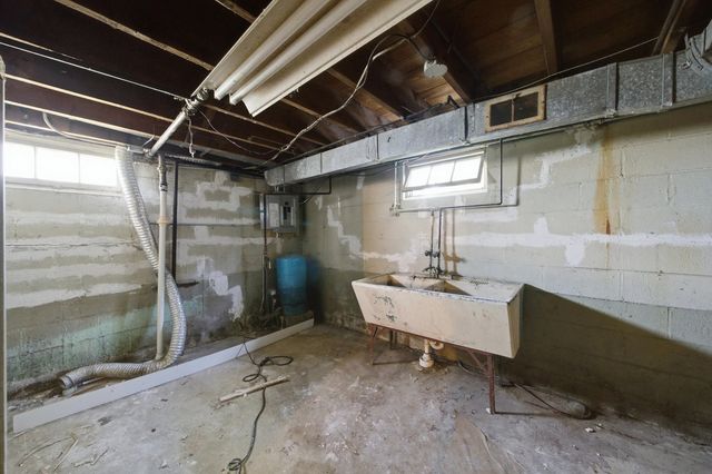 924 Glenwood Dyer Road E, Glenwood, IL 60425
