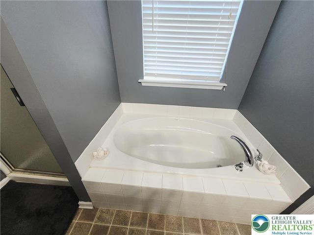 972 King Way, Upper Macungie Twp, PA 18031