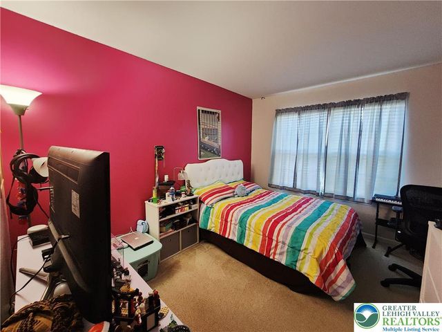 972 King Way, Upper Macungie Twp, PA 18031