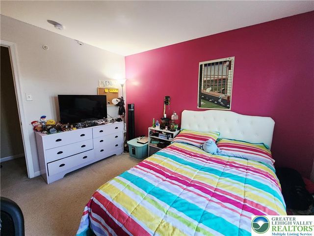 972 King Way, Upper Macungie Twp, PA 18031