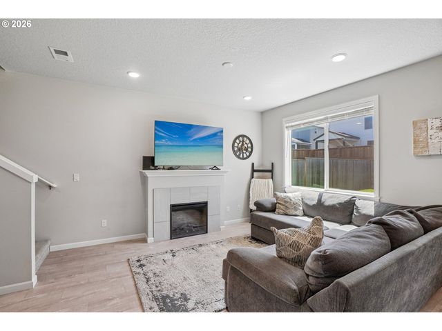 201 KINDRE St, St Helens, OR 97051