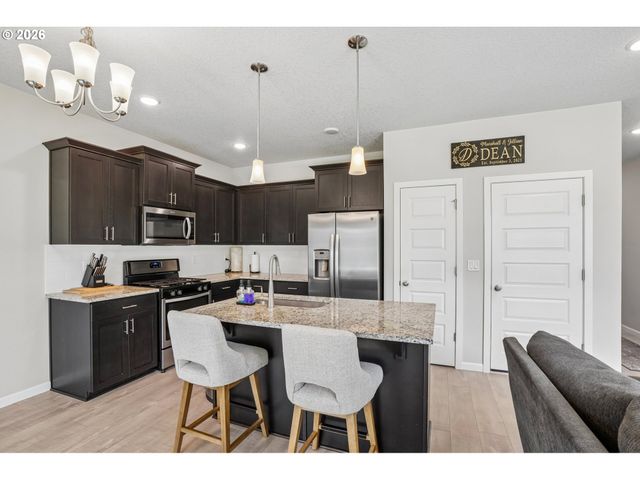 201 KINDRE St, St Helens, OR 97051