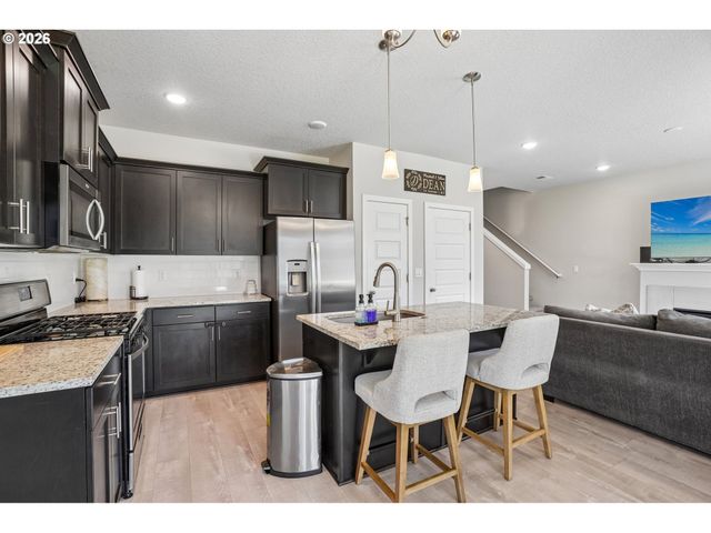 201 KINDRE St, St Helens, OR 97051