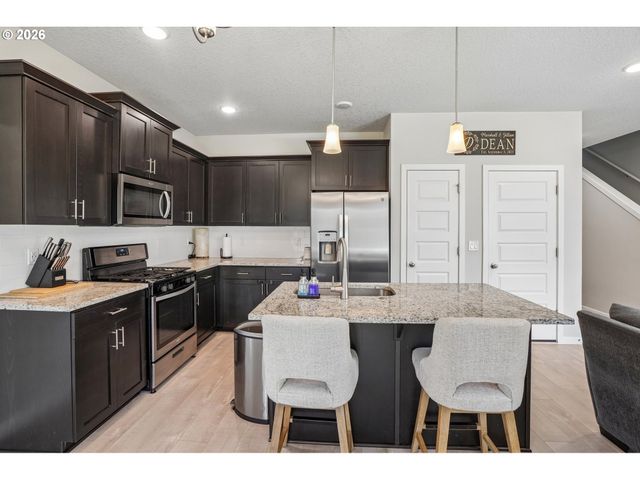 201 KINDRE St, St Helens, OR 97051