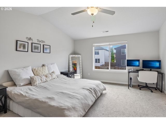 201 KINDRE St, St Helens, OR 97051