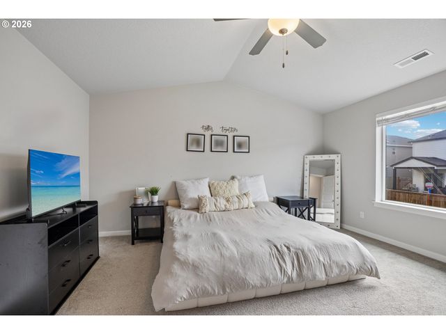 201 KINDRE St, St Helens, OR 97051